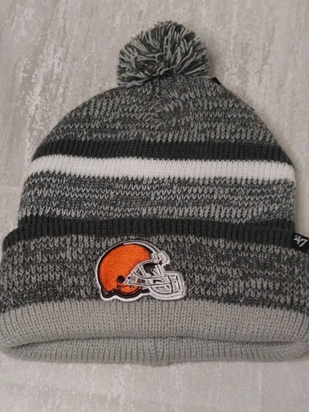 '47 Brand Mens Gray Pom Beanie with Orange Helmet Patch Cleveland Browns